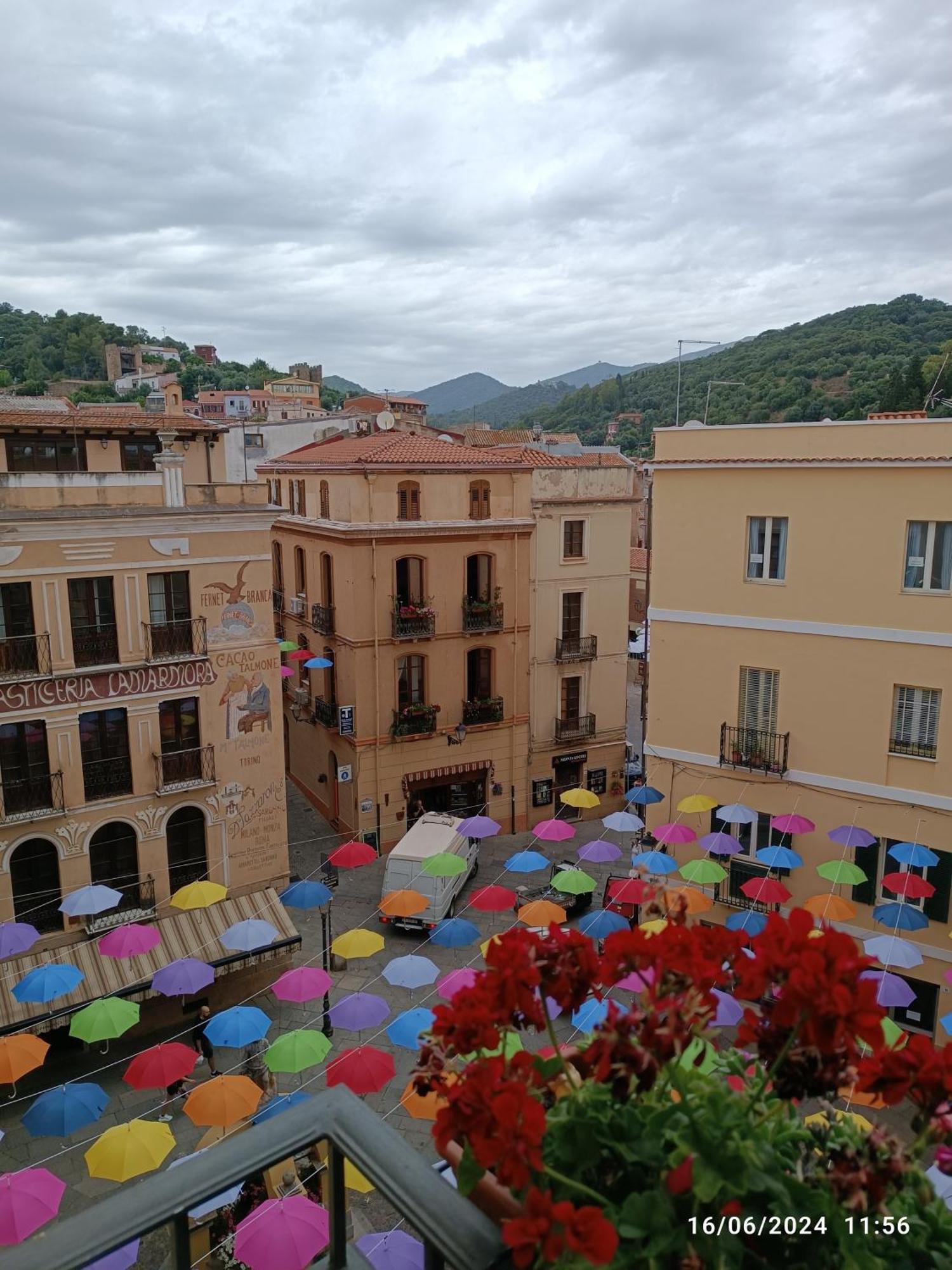 Vico Nobilioni Hotel Iglesias Bagian luar foto